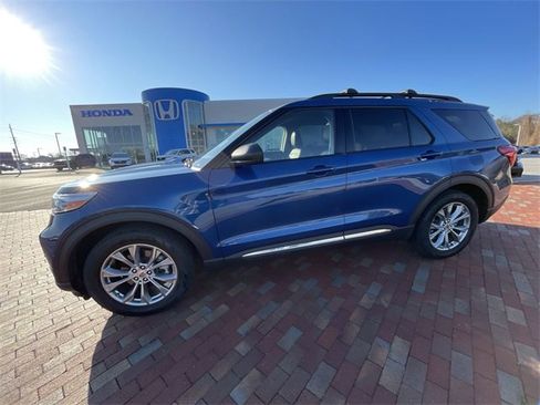 Used 2023 Ford Explorer XLT w/ Equipment Group 202A image 10