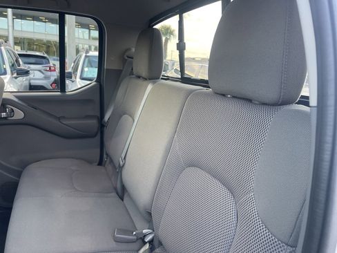 Used 2019 Nissan Frontier SV image 26