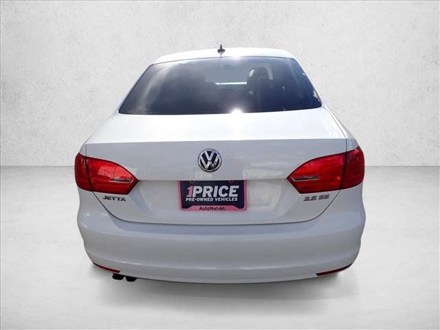 Used 2013 Volkswagen Jetta SE FWD image 3