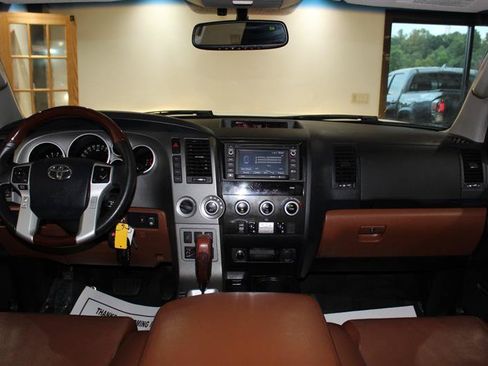 Used 2017 Toyota Sequoia Platinum AWD/4WD image 15