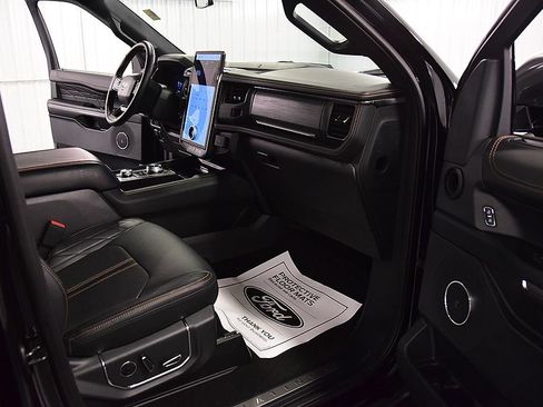 Used 2024 Ford Expedition Platinum AWD/4WD image 30