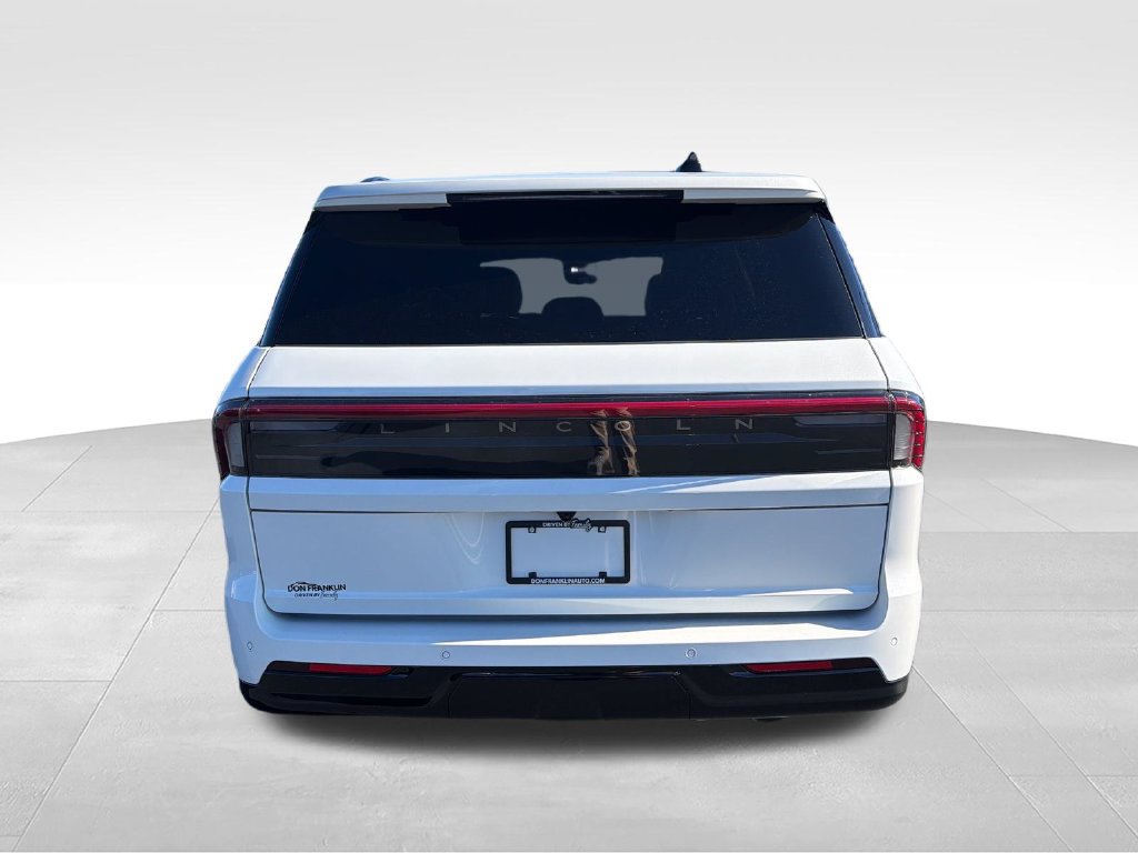New 2027 Lincoln Navigator Reserve w/ Jet Appearance Package AWD/4WD image 4