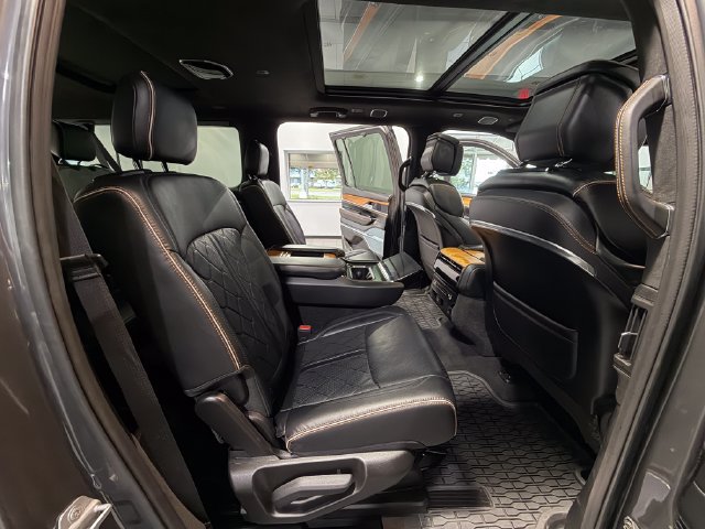 Used 2024 Jeep Grand Wagoneer L Series III AWD/4WD image 13