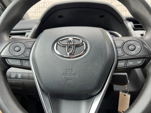 Used 2020 Toyota Camry LE image 34