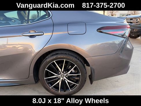 Used 2023 Toyota Camry SE image 9