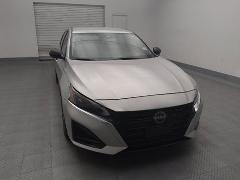 Used 2024 Nissan Altima 2.5 SV FWD image 14