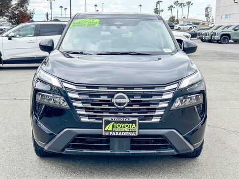 Used 2025 Nissan Rogue SV FWD image 2