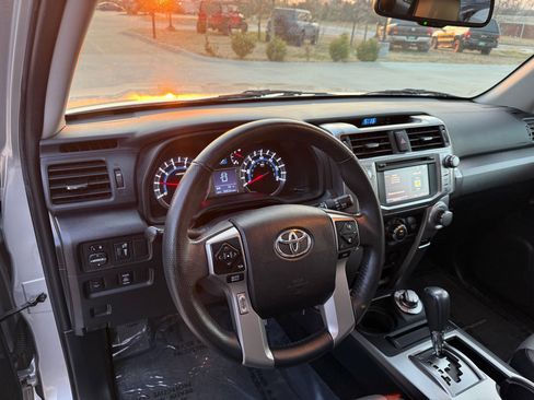 Used 2018 Toyota 4Runner SR5 image 10