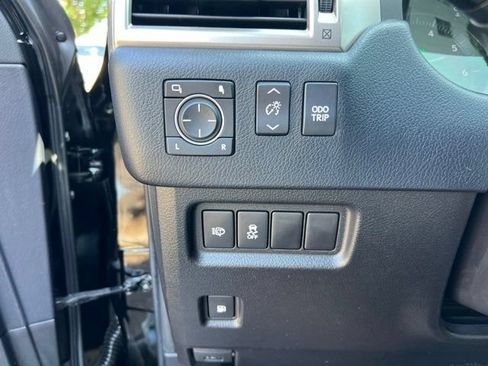 Used 2017 Lexus GX 460 AWD/4WD image 23