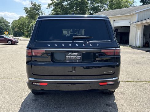Used 2024 Jeep Wagoneer L Series II w/ Flexible Seating Group AWD/4WD image 4