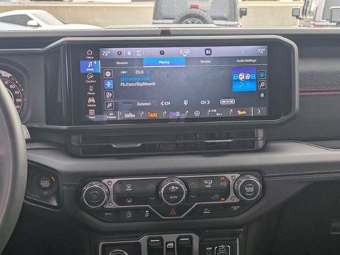 Used 2024 Jeep Wrangler Rubicon image 16