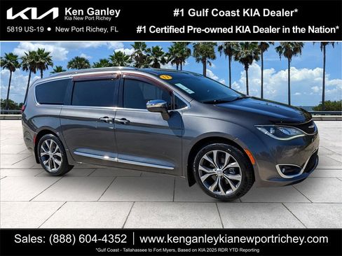 Used 2017 Chrysler Pacifica Limited image 1
