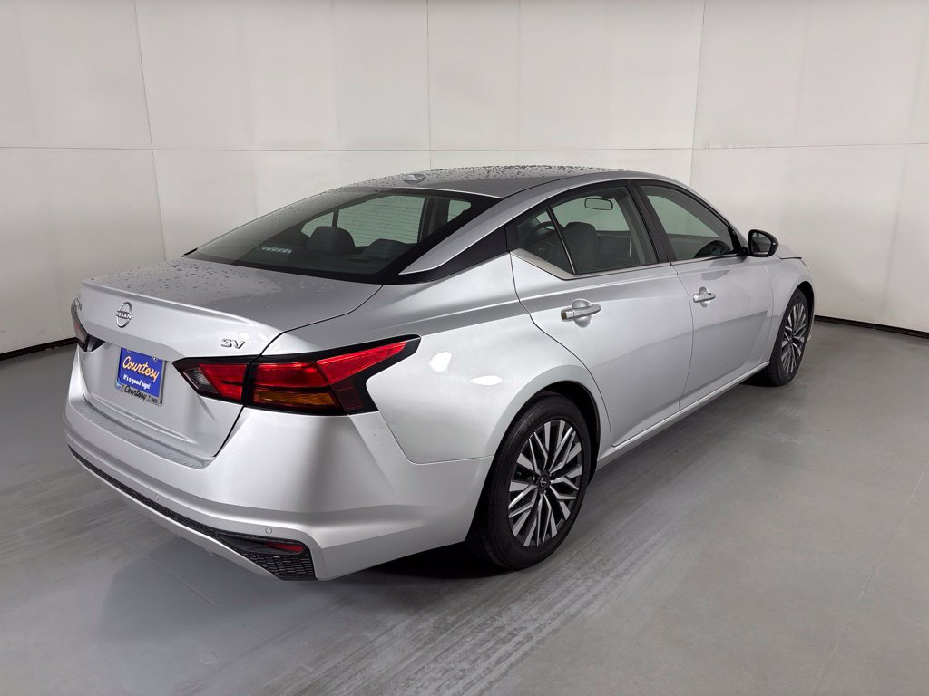 Used 2024 Nissan Altima 2.5 SV FWD image 8