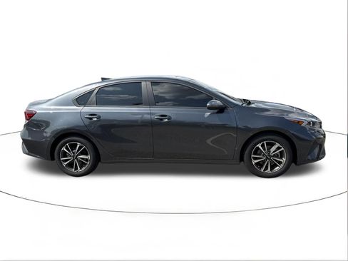 Used 2024 Kia Forte LXS w/ LXS Technology Package FWD image 2