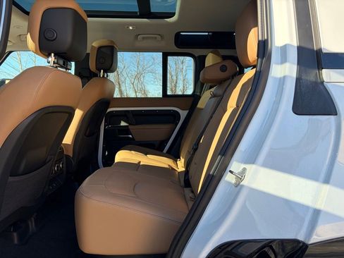 New 2025 Land Rover Defender 110 X-Dynamic SE AWD/4WD image 13