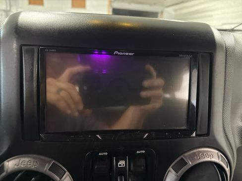 Used 2017 Jeep Wrangler Unlimited Sport w/ Quick Order Package 24S AWD/4WD image 15