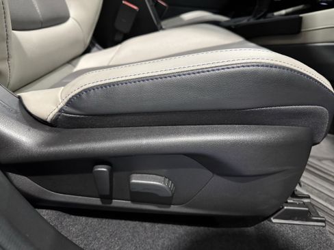 Used 2025 Subaru Forester Limited image 38