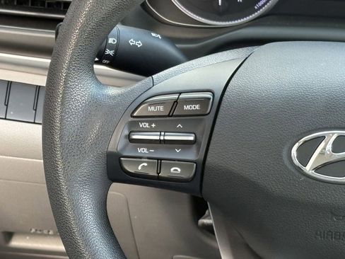 Used 2019 Hyundai Elantra SE image 13