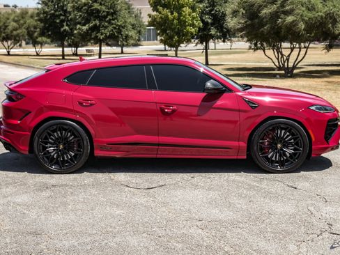 Used 2025 Lamborghini Urus SE AWD/4WD image 22