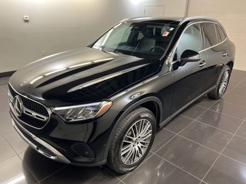Used 2023 Mercedes-Benz GLC 300 4MATIC image 3