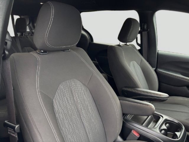 Used 2024 Chrysler Pacifica Touring FWD image 32