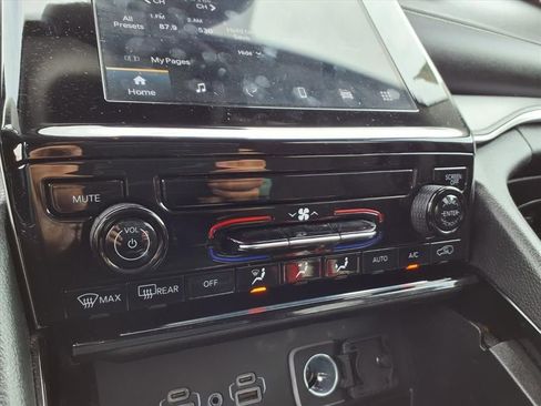 Used 2023 Jeep Grand Cherokee L Laredo image 7