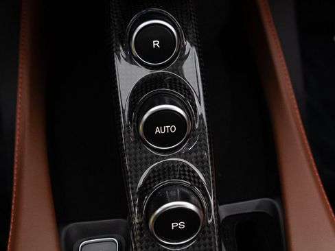 Used 2019 Ferrari Portofino RWD image 38