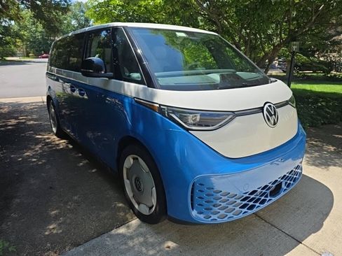 Used 2025 Volkswagen ID. Buzz 1st Edition AWD/4WD image 11