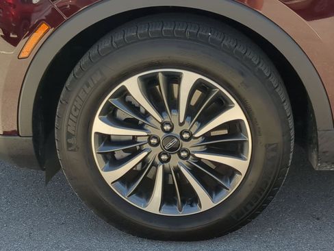 Used 2023 Lincoln Nautilus AWD w/ Premium Package image 9