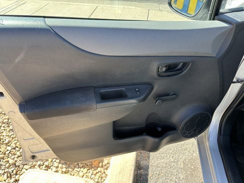 Used 2014 Toyota Yaris L image 10