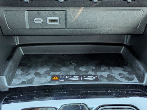 Certified 2025 Chevrolet Colorado Z71 w/ Technology Package image 28