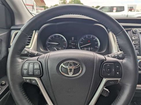 Used 2014 Toyota Highlander Limited Platinum FWD image 29