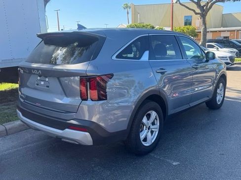 Certified 2025 Kia Sorento LX FWD image 4