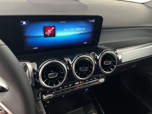 Used 2026 Mercedes-Benz GLB 250 4MATIC image 29