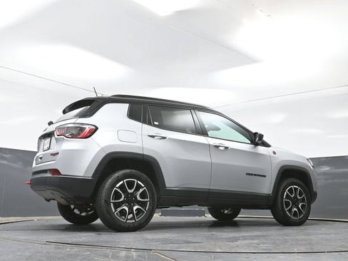 Used 2024 Jeep Compass Trailhawk AWD/4WD image 48