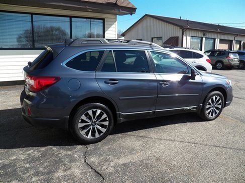 Used 2017 Subaru Outback 2.5i Limited image 4