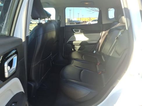 Used 2022 Jeep Compass Limited image 16
