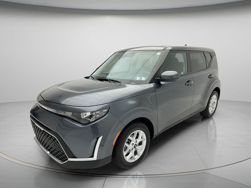 Used 2025 Kia Soul LX w/ LX Technology Package FWD image 3