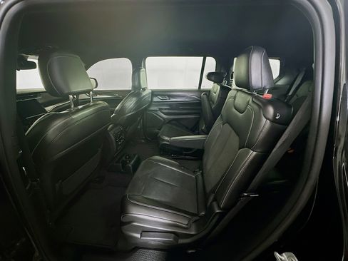 Used 2023 Jeep Grand Cherokee L Laredo image 29