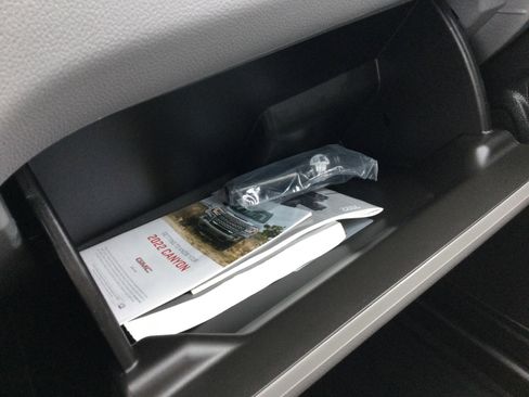 Used 2022 GMC Canyon Elevation Standard w/ Convenience Package image 22