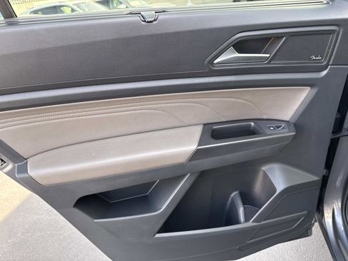 Certified 2022 Volkswagen Atlas SEL Premium image 9