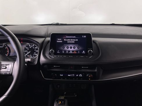 Used 2025 Nissan Rogue SV FWD image 16