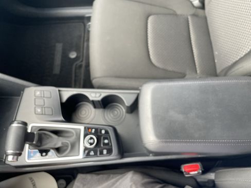 Used 2025 Kia Sportage LX AWD/4WD image 16