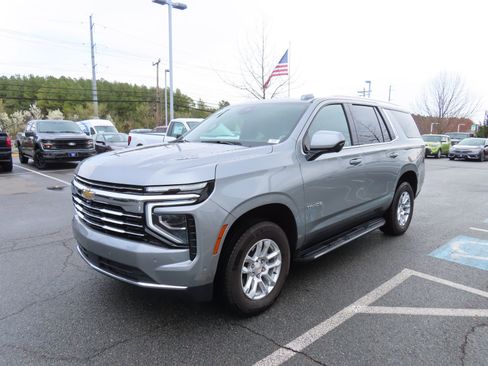 Used 2025 Chevrolet Tahoe LT image 3