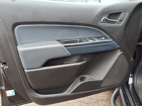 Used 2017 Chevrolet Colorado Z71 image 12