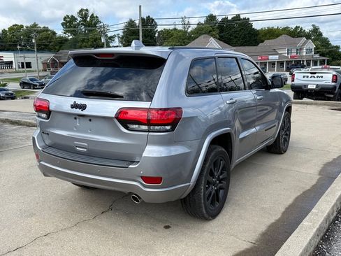 Used 2019 Jeep Grand Cherokee Altitude AWD/4WD image 6