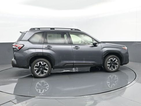 Used 2025 Subaru Forester Premium image 4