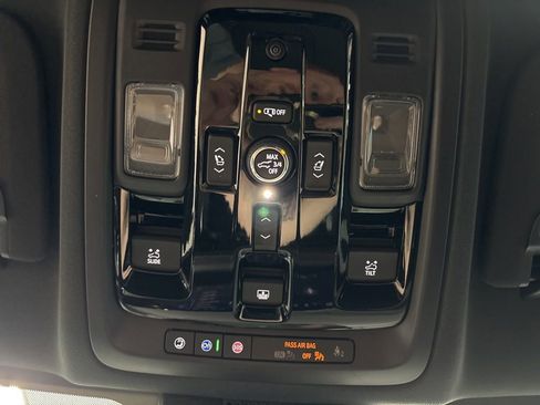 New 2026 Chevrolet Suburban Premier image 36