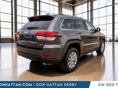 Used 2021 Jeep Grand Cherokee Laredo AWD/4WD image 31