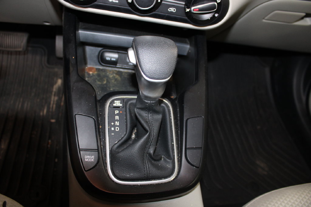 Used 2025 Kia Soul LX w/ LX Technology Package FWD image 26